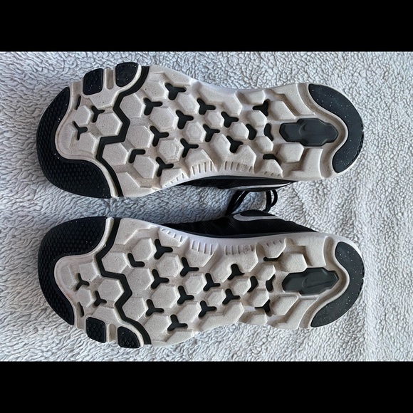 USED NIKE SHOES - Picture 4 of 16